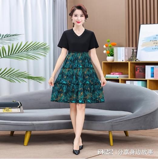 hth·华体会体育纺支宝服装批发网女生秋冬季怎么搭配衣服？(图2)